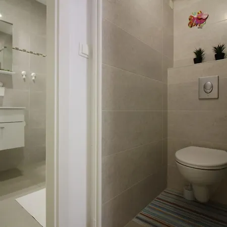 Apartment Zen Mit Eigenem Garten Und Terrasse Porec