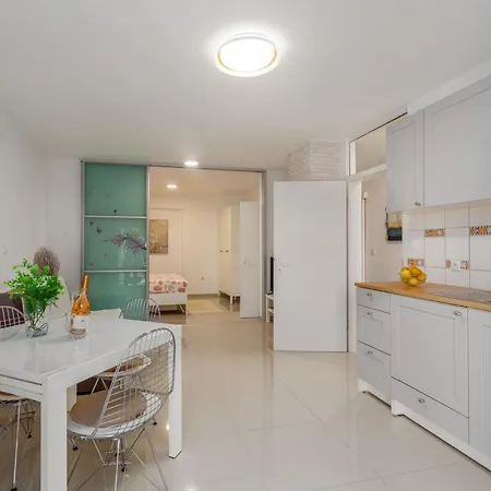 Zen Apartment *